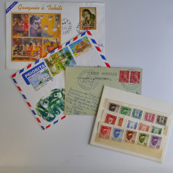 Vrac philatélique de timbres du monde en un carton.