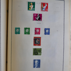 Vrac philatélique de timbres d'Allemagne et Suisse en un carton.