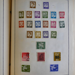 Vrac philatélique de timbres d'Allemagne et Suisse en un carton.