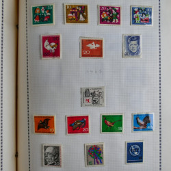 Vrac philatélique de timbres d'Allemagne et Suisse en un carton.