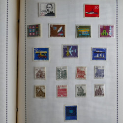 Vrac philatélique de timbres d'Allemagne et Suisse en un carton.