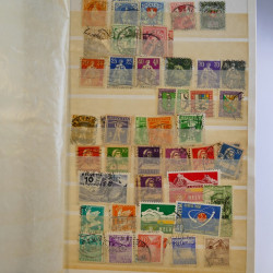 Vrac philatélique de timbres d'Allemagne et Suisse en un carton.