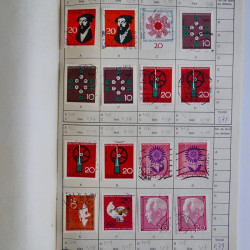 Vrac philatélique de timbres d'Allemagne et Suisse en un carton.