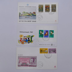 Lot de timbres et commémoratifs Antilles néerlandaises neufs et oblitérés.