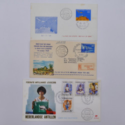 Lot de timbres et commémoratifs Antilles néerlandaises neufs et oblitérés.