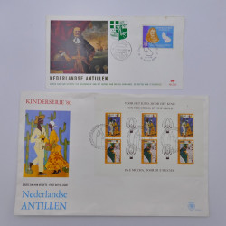 Lot de timbres et commémoratifs Antilles néerlandaises neufs et oblitérés.