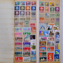 Lot de timbres et commémoratifs Antilles néerlandaises neufs et oblitérés.