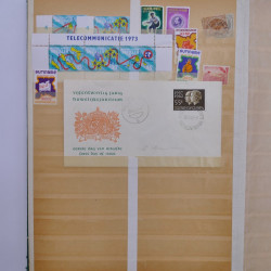Lot de timbres et commémoratifs Antilles néerlandaises neufs et oblitérés.
