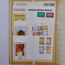 Lot de timbres et commémoratifs Antilles néerlandaises neufs et oblitérés.