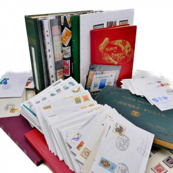 Vrac philatélique de timbres du monde en un carton.