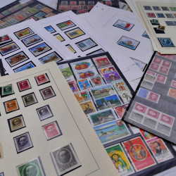 Vrac philatélique de timbres du monde en un carton.