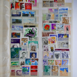 Vrac philatélique de timbres du monde en un carton.