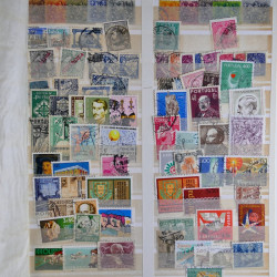 Vrac philatélique de timbres du monde en un carton.