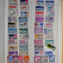 Vrac philatélique de timbres du monde en un carton.