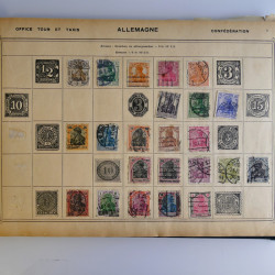 Vrac philatélique de timbres du monde en un carton.