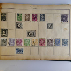 Vrac philatélique de timbres du monde en un carton.
