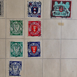 Vrac philatélique de timbres du monde en un carton.