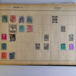 Vrac philatélique de timbres du monde en un carton.