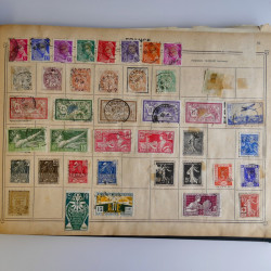 Vrac philatélique de timbres du monde en un carton.
