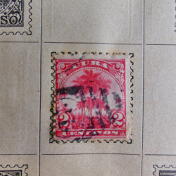 Vrac philatélique de timbres du monde en un carton.