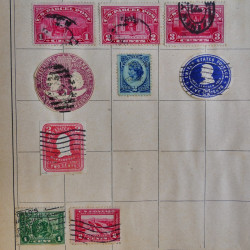 Vrac philatélique de timbres du monde en un carton.
