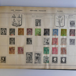 Vrac philatélique de timbres du monde en un carton.
