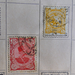 Vrac philatélique de timbres du monde en un carton.