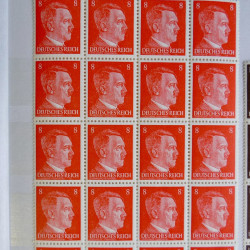 Vrac philatélique de timbres du monde en un carton.