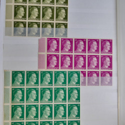 Vrac philatélique de timbres du monde en un carton.