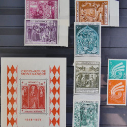 Vrac philatélique de timbres du monde en un carton.