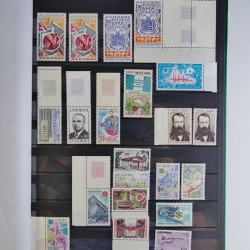 Vrac philatélique de timbres du monde en un carton.