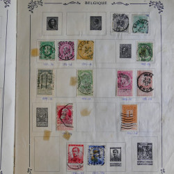 Vrac philatélique de timbres du monde en un carton.