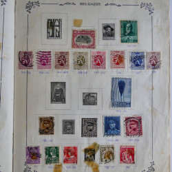 Vrac philatélique de timbres du monde en un carton.