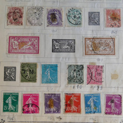 Vrac philatélique de timbres du monde en un carton.