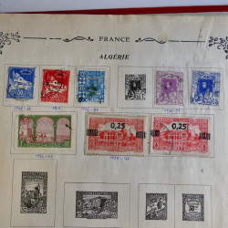 Vrac philatélique de timbres du monde en un carton.