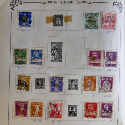 Vrac philatélique de timbres du monde en un carton.