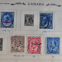 Vrac philatélique de timbres du monde en un carton.