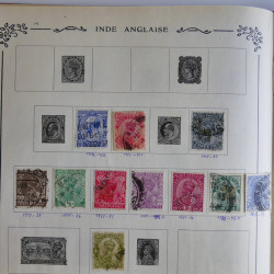 Vrac philatélique de timbres du monde en un carton.