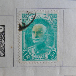 Vrac philatélique de timbres du monde en un carton.