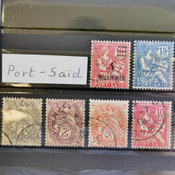Vrac philatélique de timbres du monde en un carton.