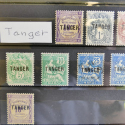Vrac philatélique de timbres du monde en un carton.
