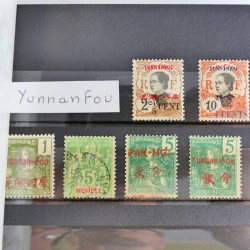Vrac philatélique de timbres du monde en un carton.