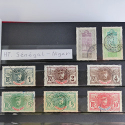 Vrac philatélique de timbres du monde en un carton.