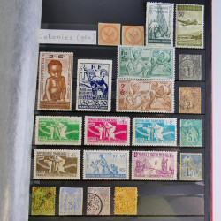 Vrac philatélique de timbres du monde en un carton.