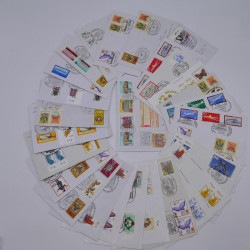 Vrac philatélique de timbres du monde en un carton.