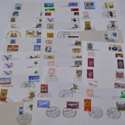 Vrac philatélique de timbres du monde en un carton.