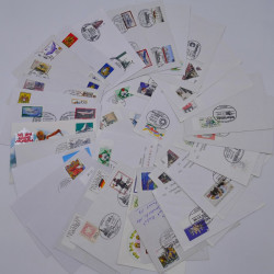 Vrac philatélique de timbres du monde en un carton.