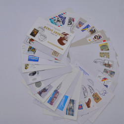 Vrac philatélique de timbres du monde en un carton.