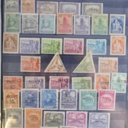 Vrac philatélique de timbres du monde en un carton.