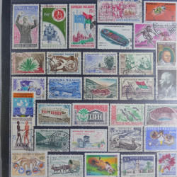 Vrac philatélique de timbres du monde en un carton.